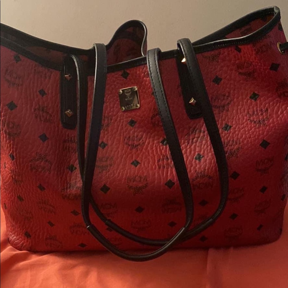 MCM shopper with duster